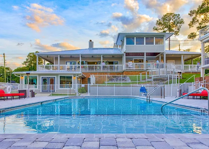 Seven Hills Suites I-10